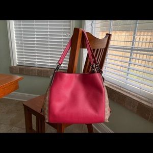 Coach Dalton 31 With Signature Canvas Blocking Shoulder Bag